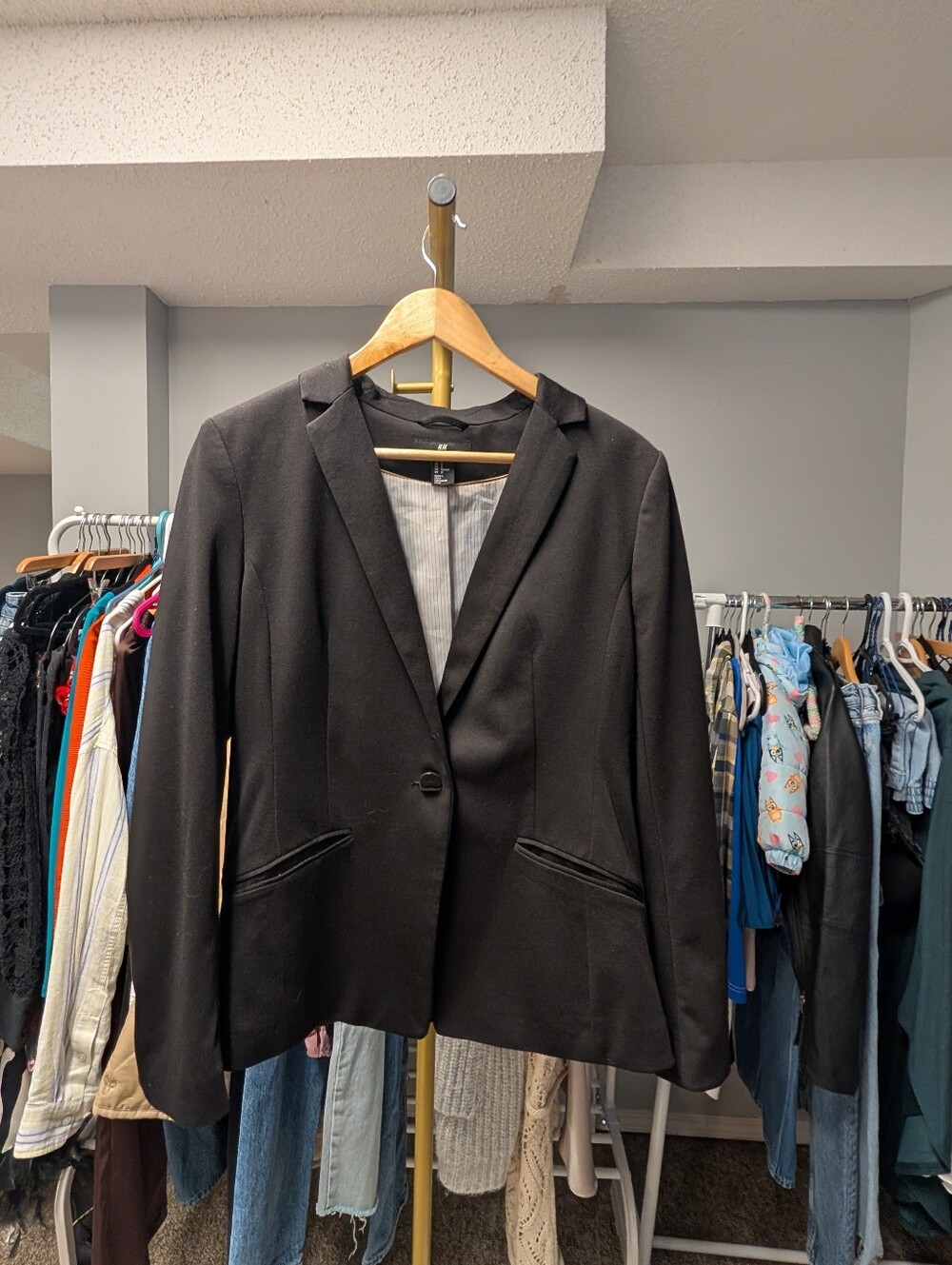 H&M blazer fits like 8
